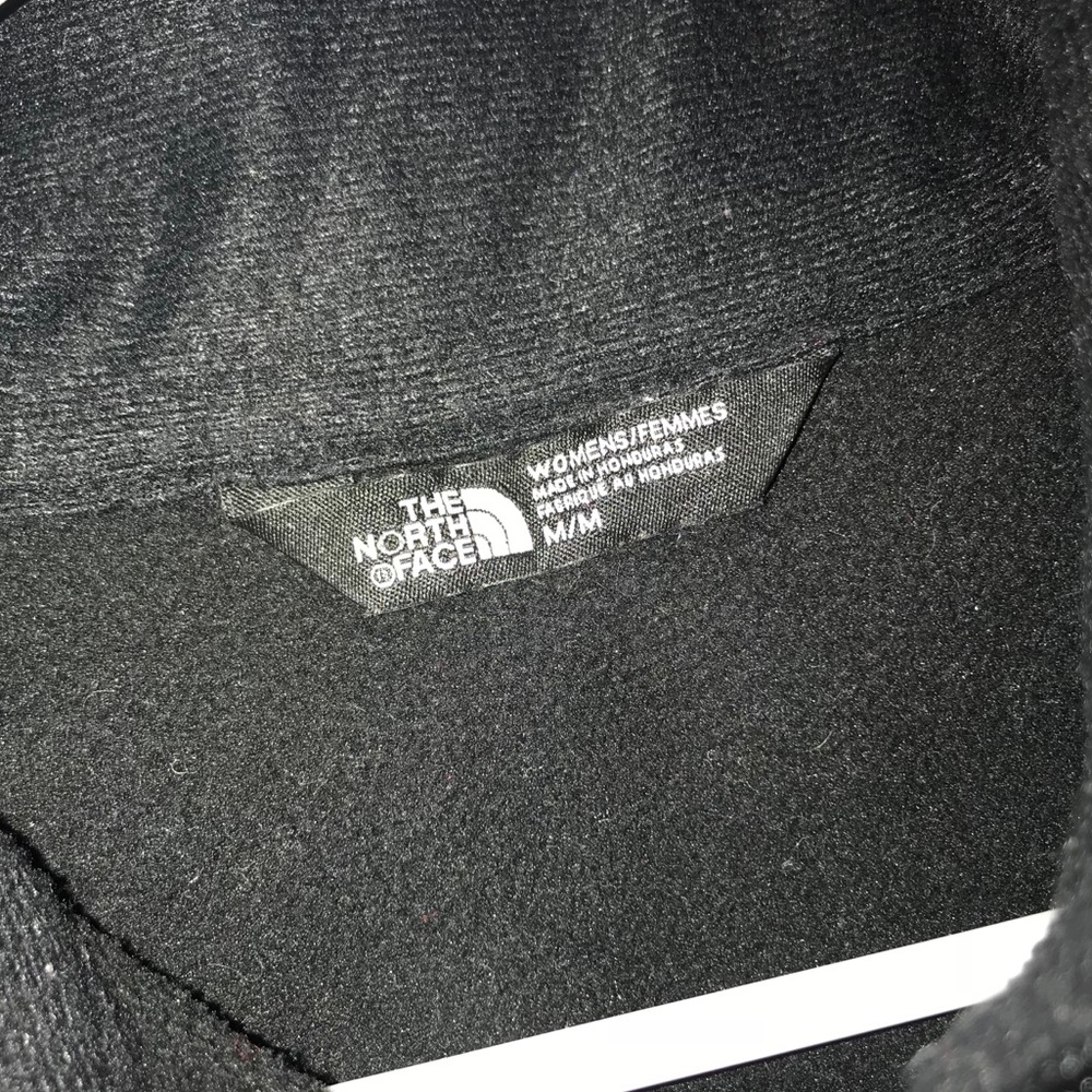 woman’s black windwall north face jacket